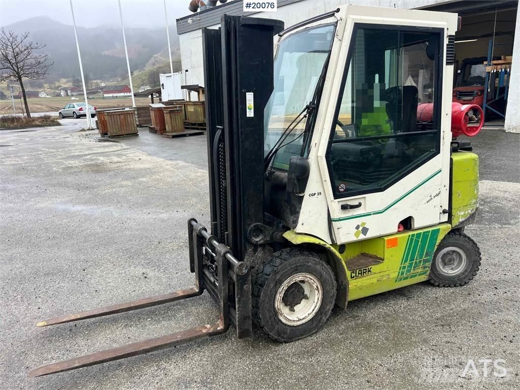 Clark CGP 25 truck شاحنات ذات رافعات شوكية - أخرى