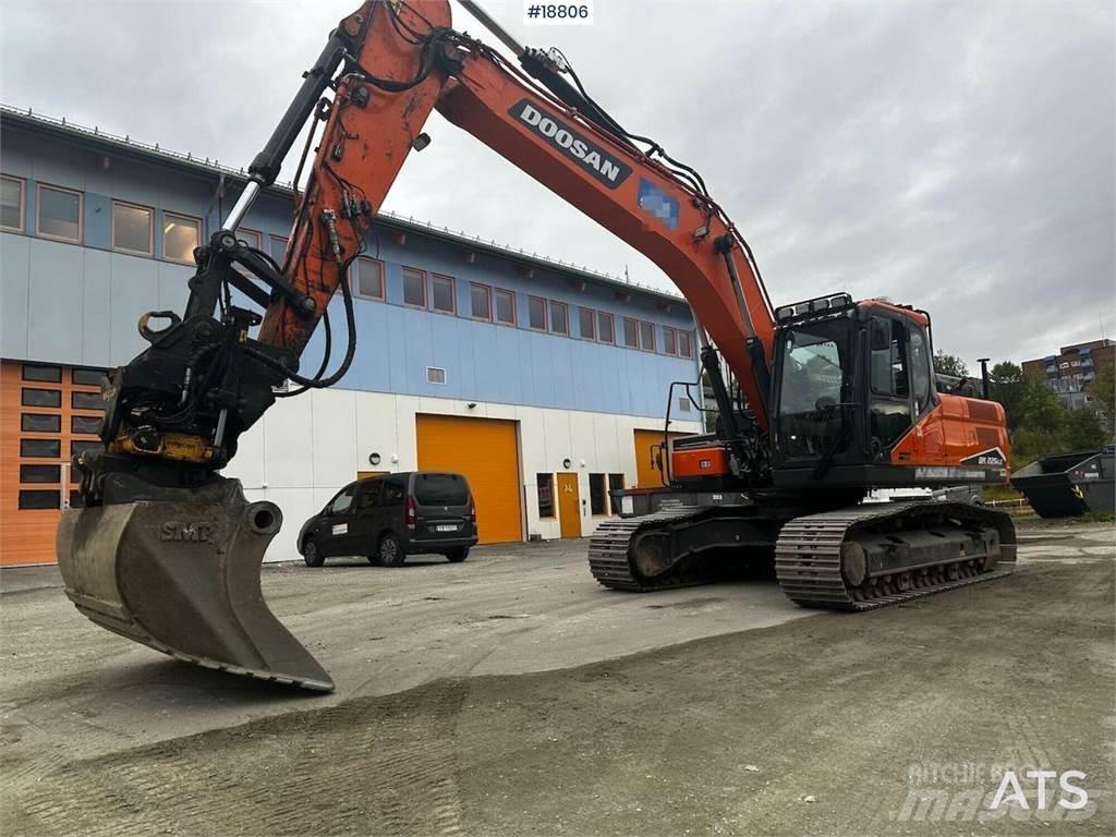 Doosan DX225LC حفارات زحافة