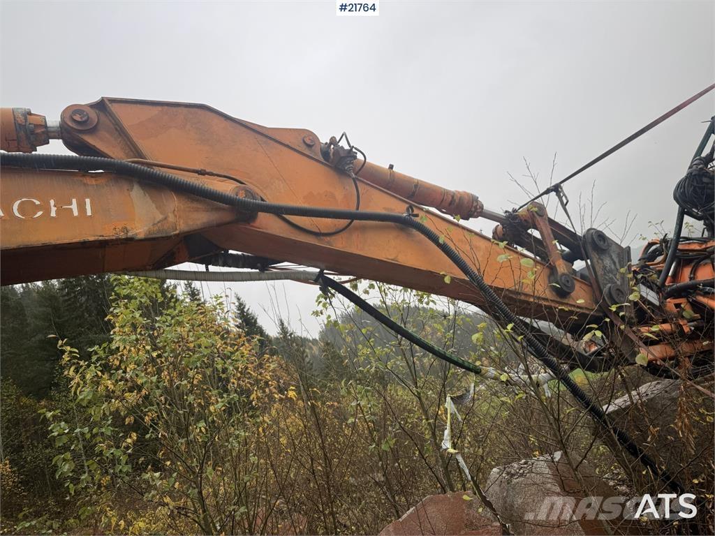 Hitachi FH 220 LC حفارات زحافة