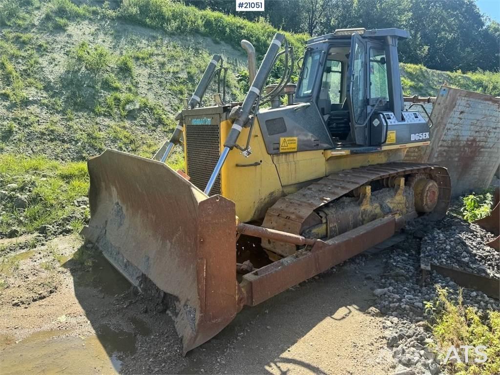 Komatsu D65EX Dozer بلدوزرات مجنزرة