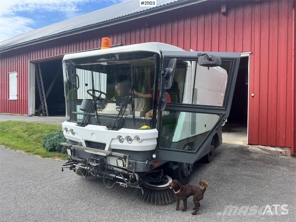 Ravo 540 Sweeper. شاحنات كاسحة