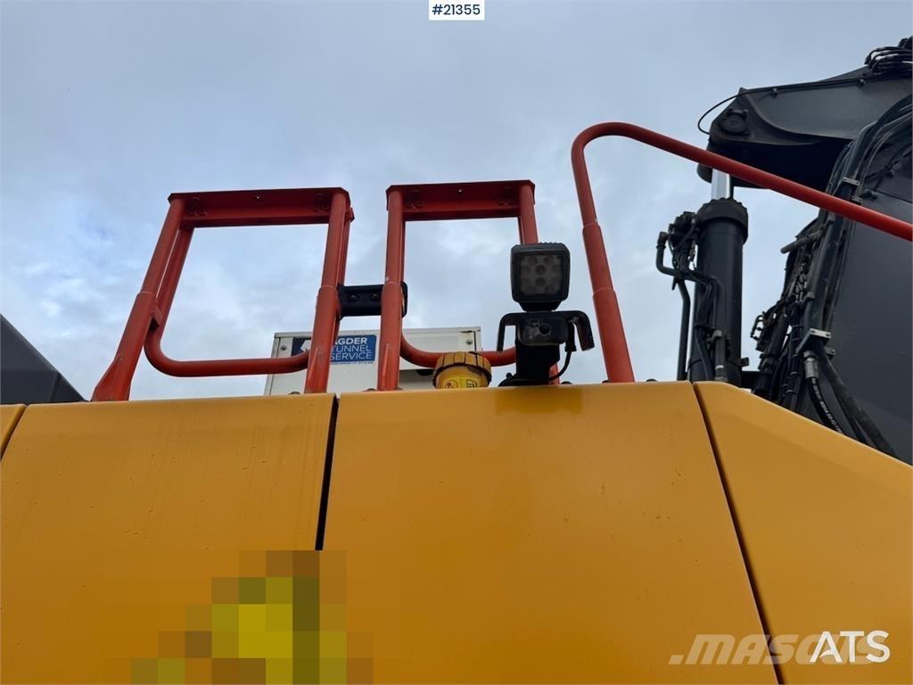 Volvo EC300 EL حفارات زحافة