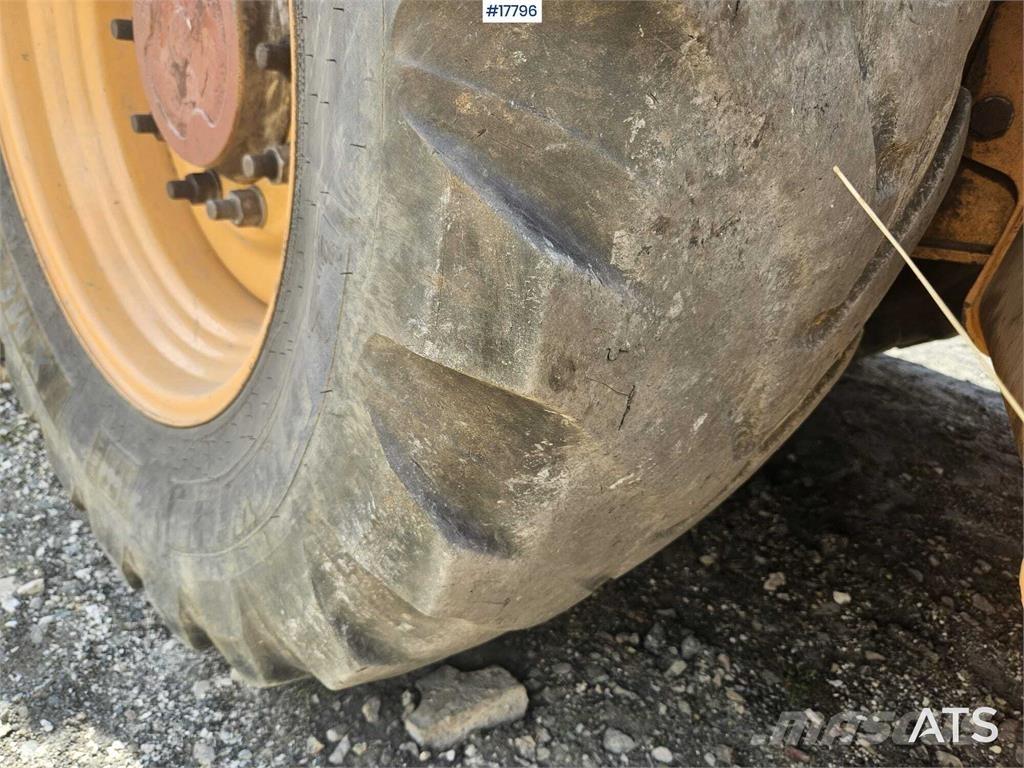 CASE ST 580 لوادر ذات جرافات عكسية
