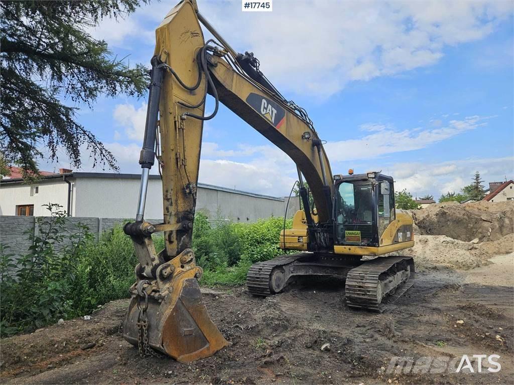 CAT 320D حفارات زحافة