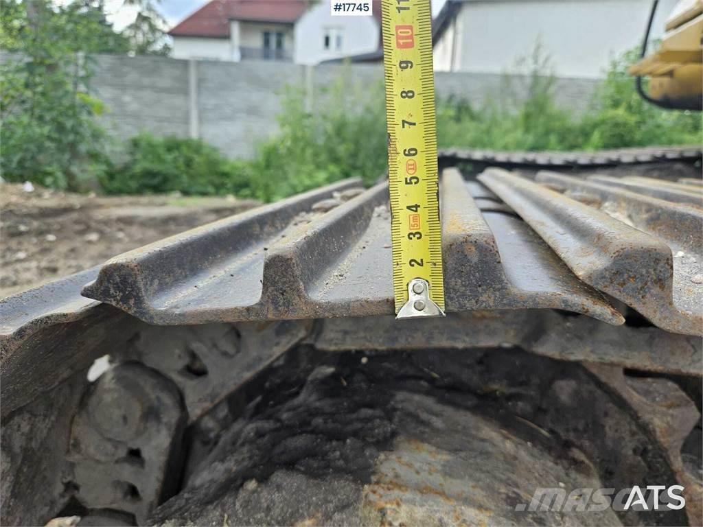 CAT 320D حفارات زحافة