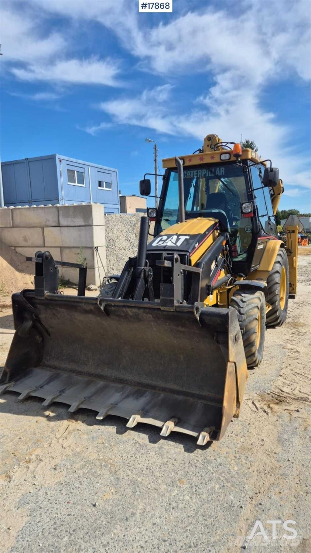 CAT 424D لوادر ذات جرافات عكسية