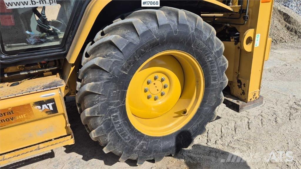 CAT 424D لوادر ذات جرافات عكسية