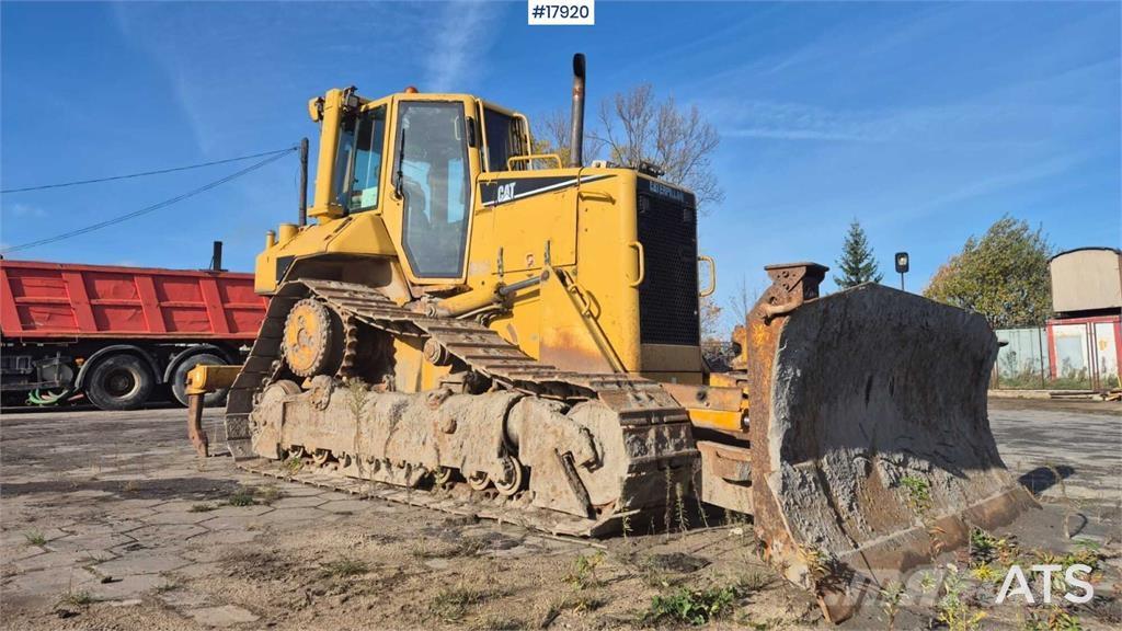 CAT D6D XL بلدوزرات مجنزرة