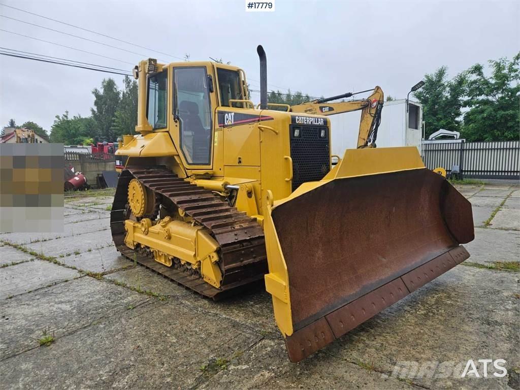 CAT D6NC بلدوزرات مجنزرة