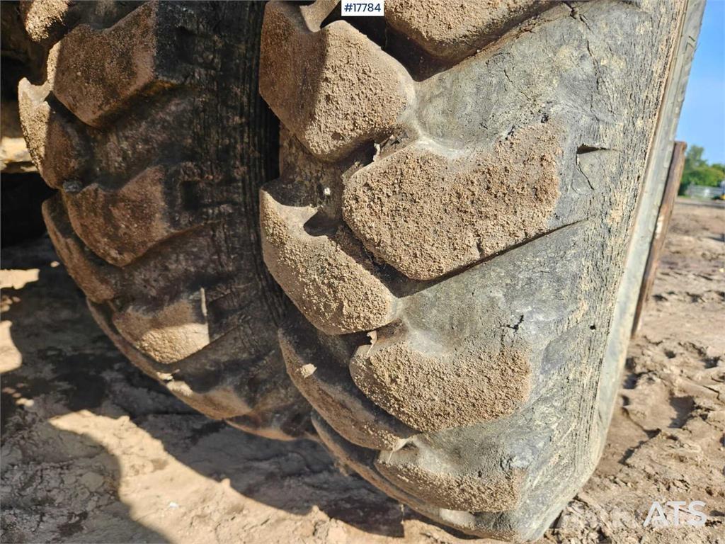 CAT M316C حفارات بعجل