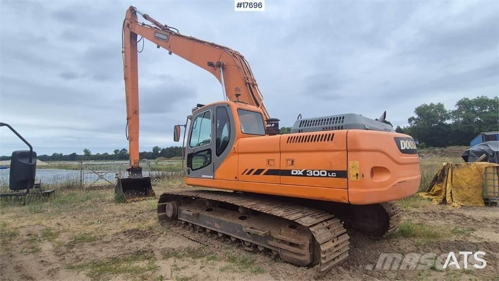 Doosan DX 300 LC حفارات زحافة