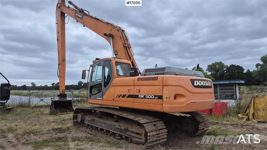 Doosan DX 300 LC حفارات زحافة