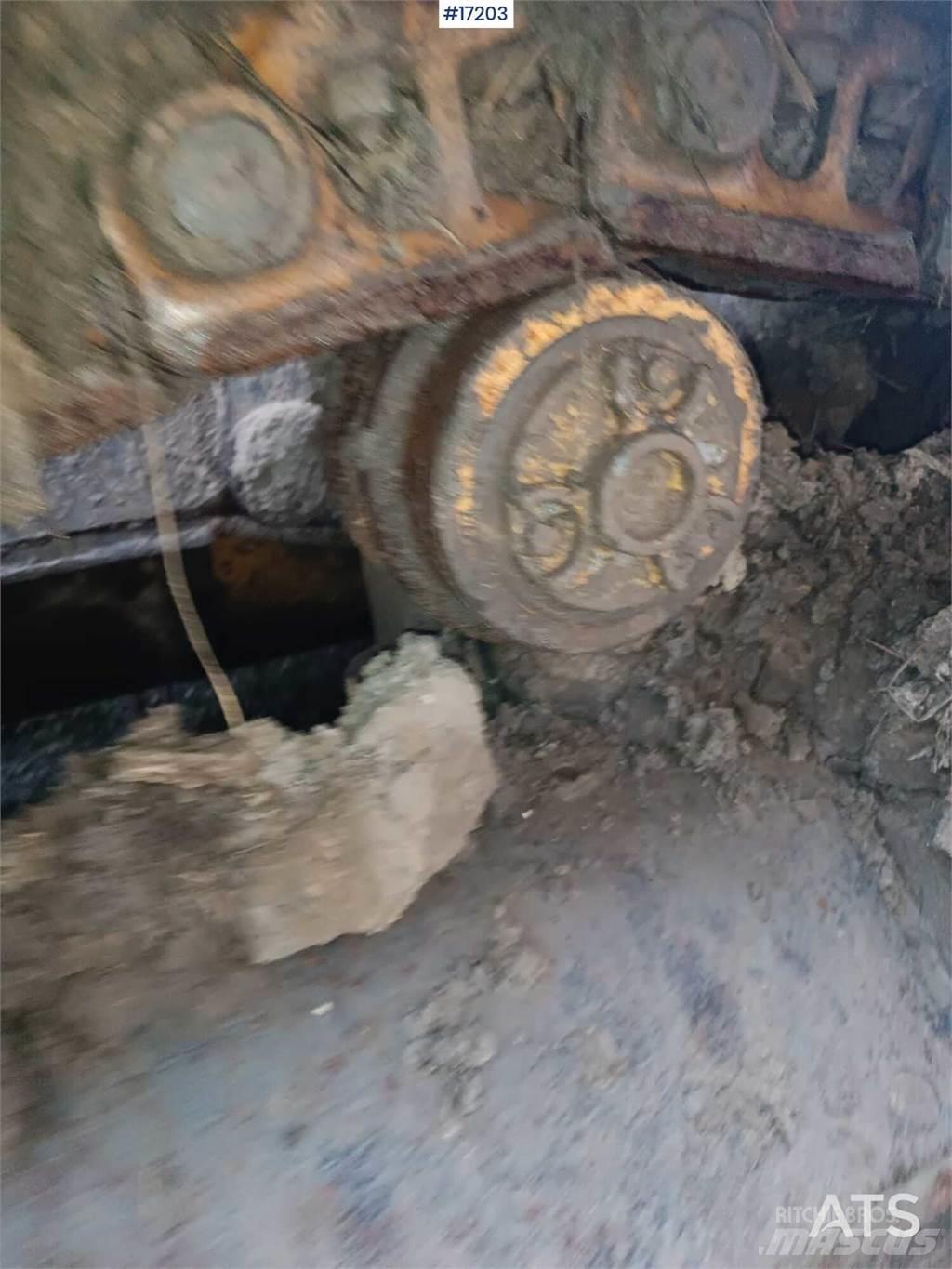 Hanomag D700 C بلدوزرات مجنزرة