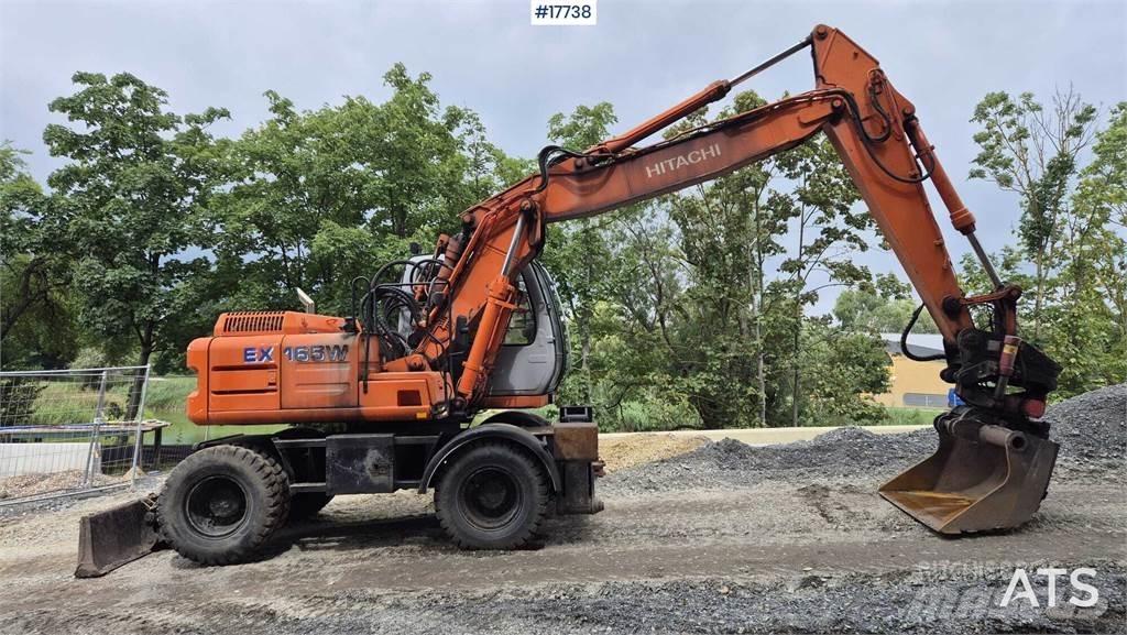 Hitachi EX 165W حفارات بعجل