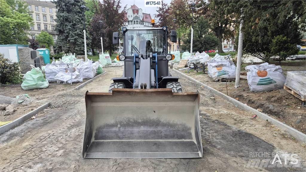 Hitachi ZW 75 لوادر بعجل