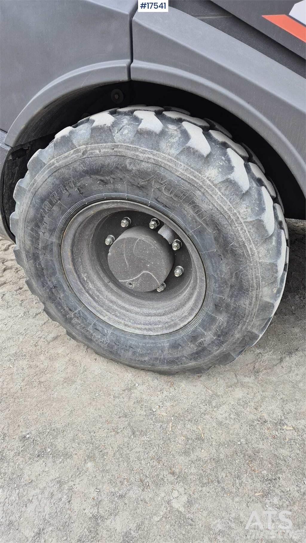 Hitachi ZW 75 لوادر بعجل