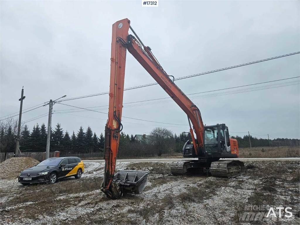 Hitachi ZX 225 US LC حفارات زحافة