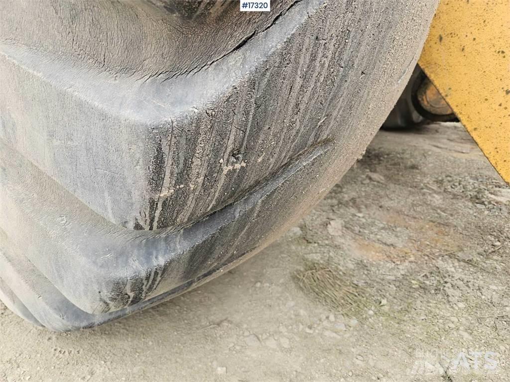 HSW 555B لوادر بعجل
