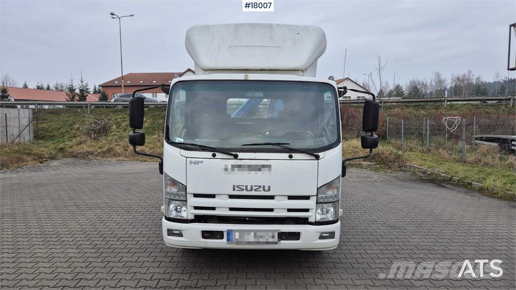 Isuzu N2R شاحنات الرافعات