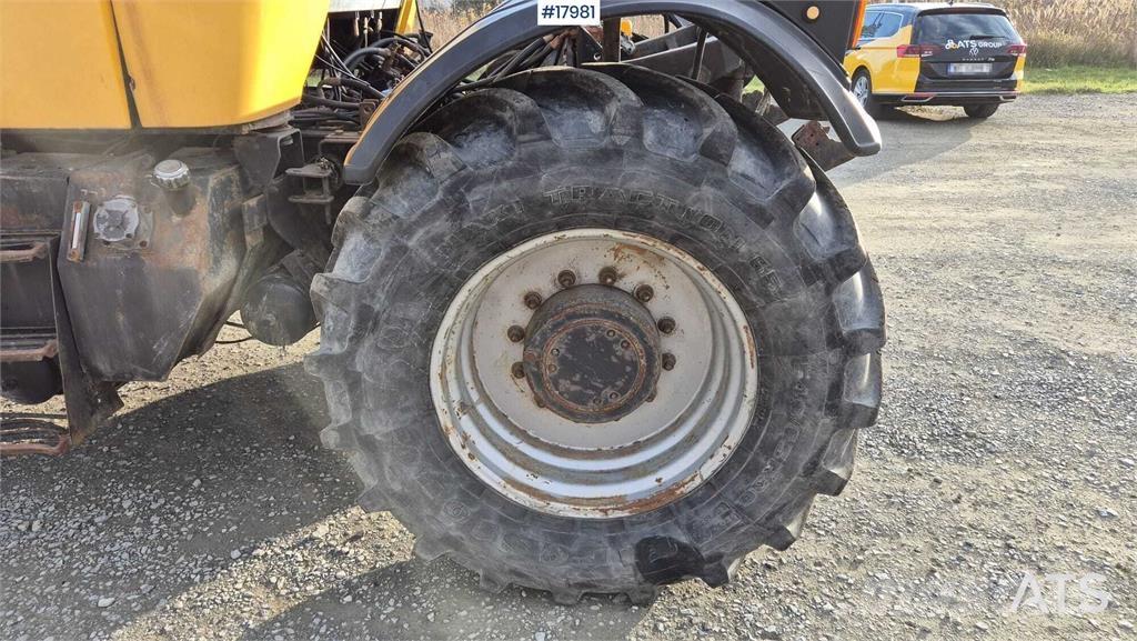 JCB FASTTRACK 3185 الجرارات