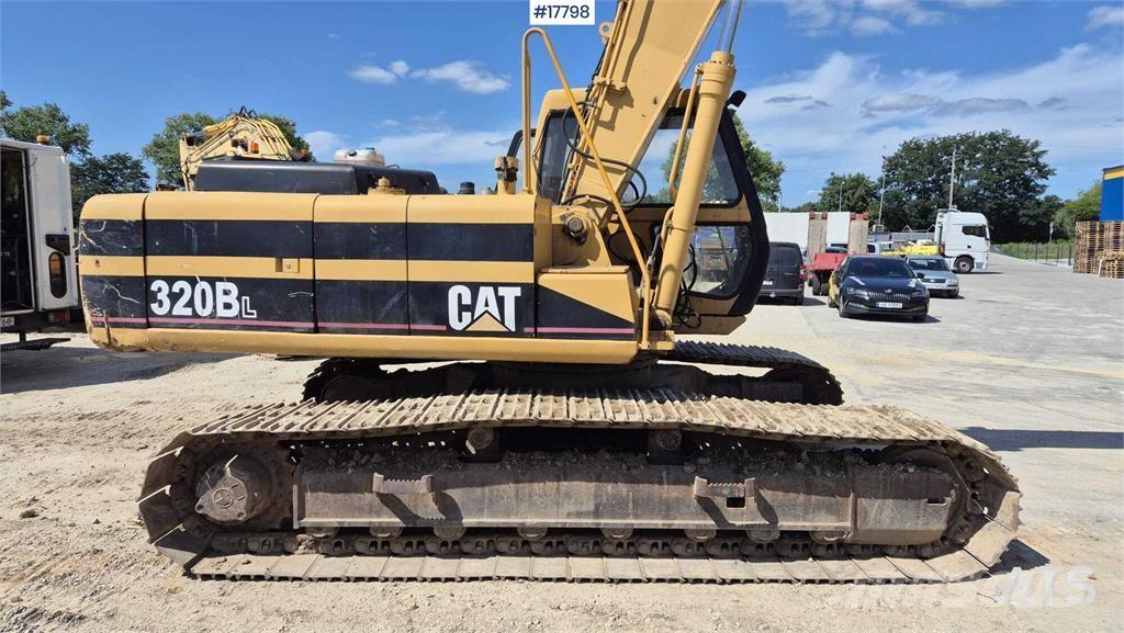 JCB JS 220 LONG حفارات زحافة
