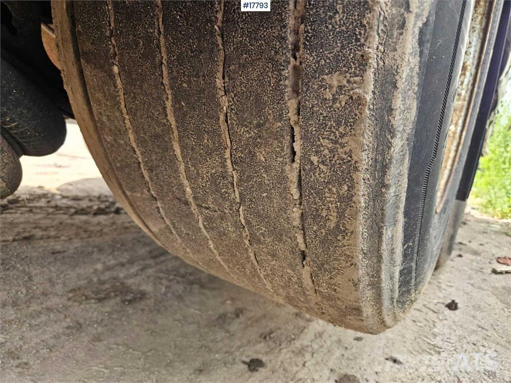 Kögel S-24 نصف مقطورات بباب جانبي