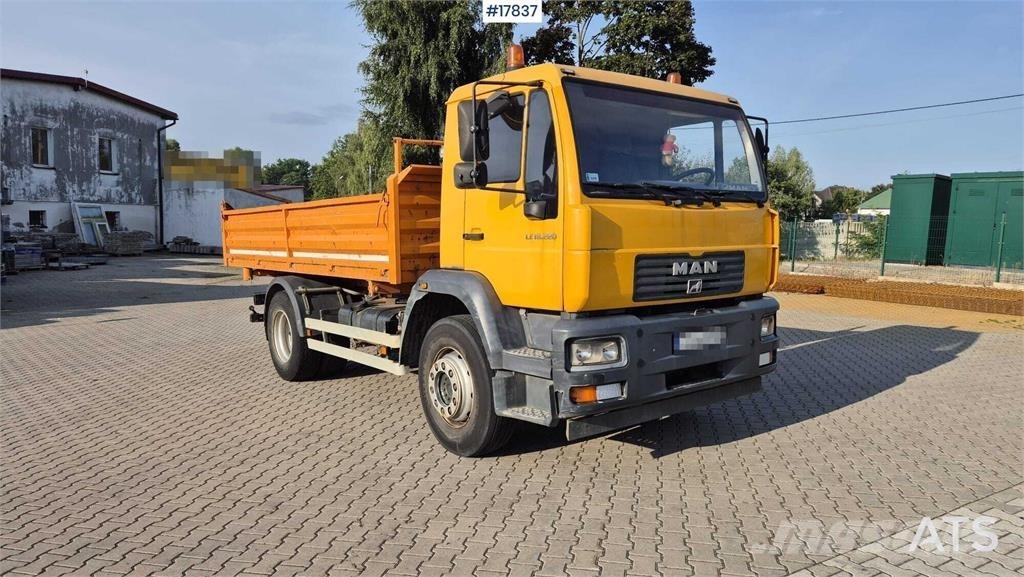 MAN 18.225 LC شاحنات قلابة
