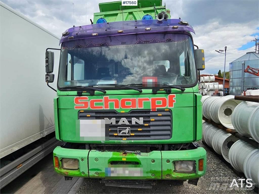 MAN F2000 شاحنات قلابة