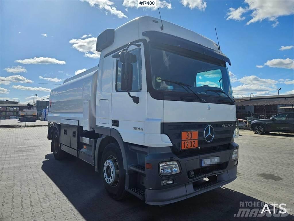 Mercedes-Benz 1844 نصف مقطورات مقطورة 