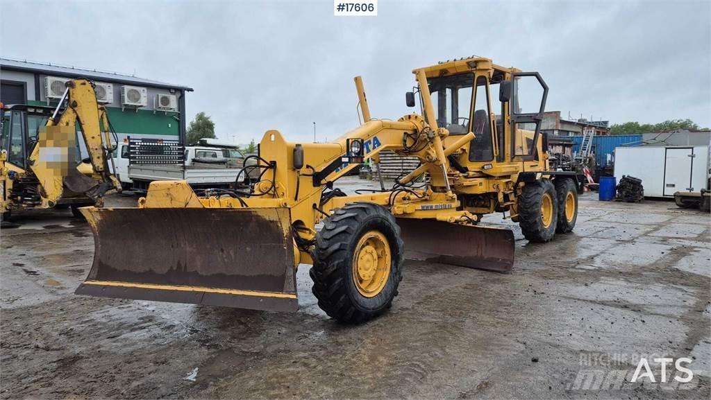 Miśta RD 165H معدات تمهيد الطرق