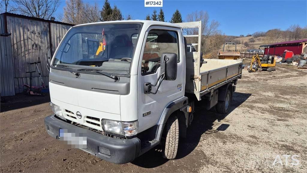 Nissan Cabstar شاحنات قلابة