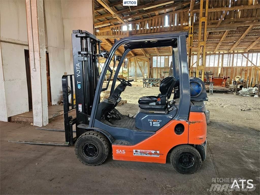Toyota 02-8FGF15 شاحنات ذات رافعات شوكية - أخرى