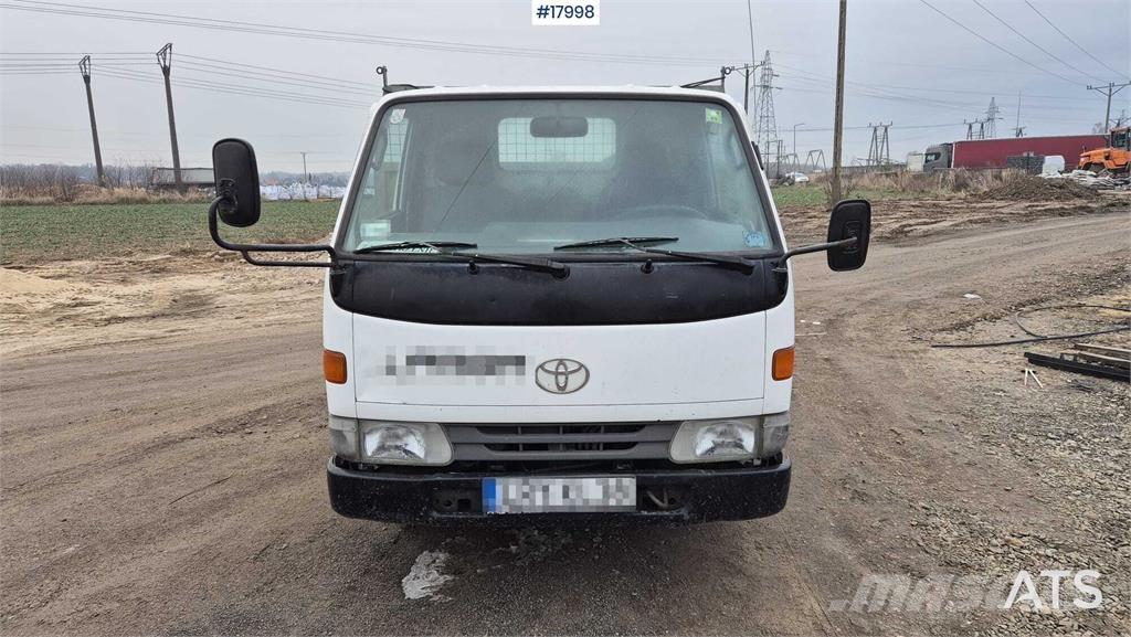 Toyota Dyna شاحنات قلابة
