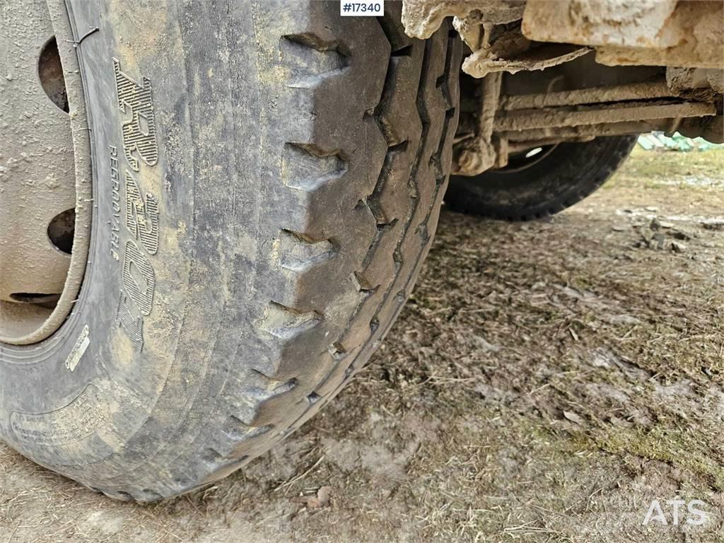 Volvo 420 8x4 شاحنات قلابة