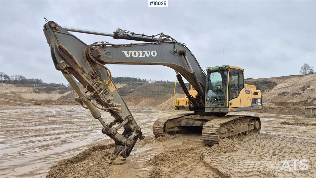 Volvo EC 300DNL حفارات زحافة
