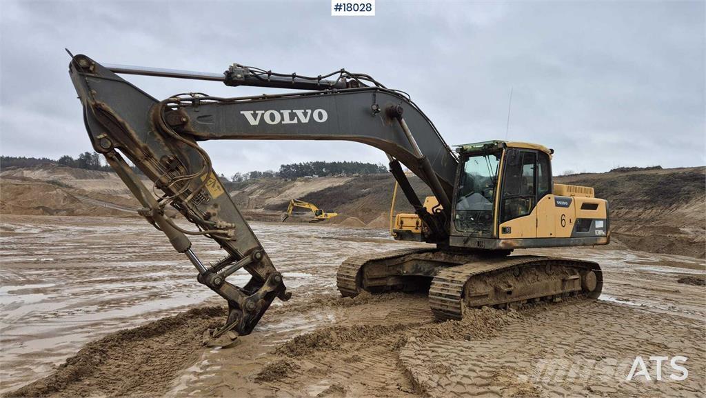 Volvo EC 300DNL حفارات زحافة