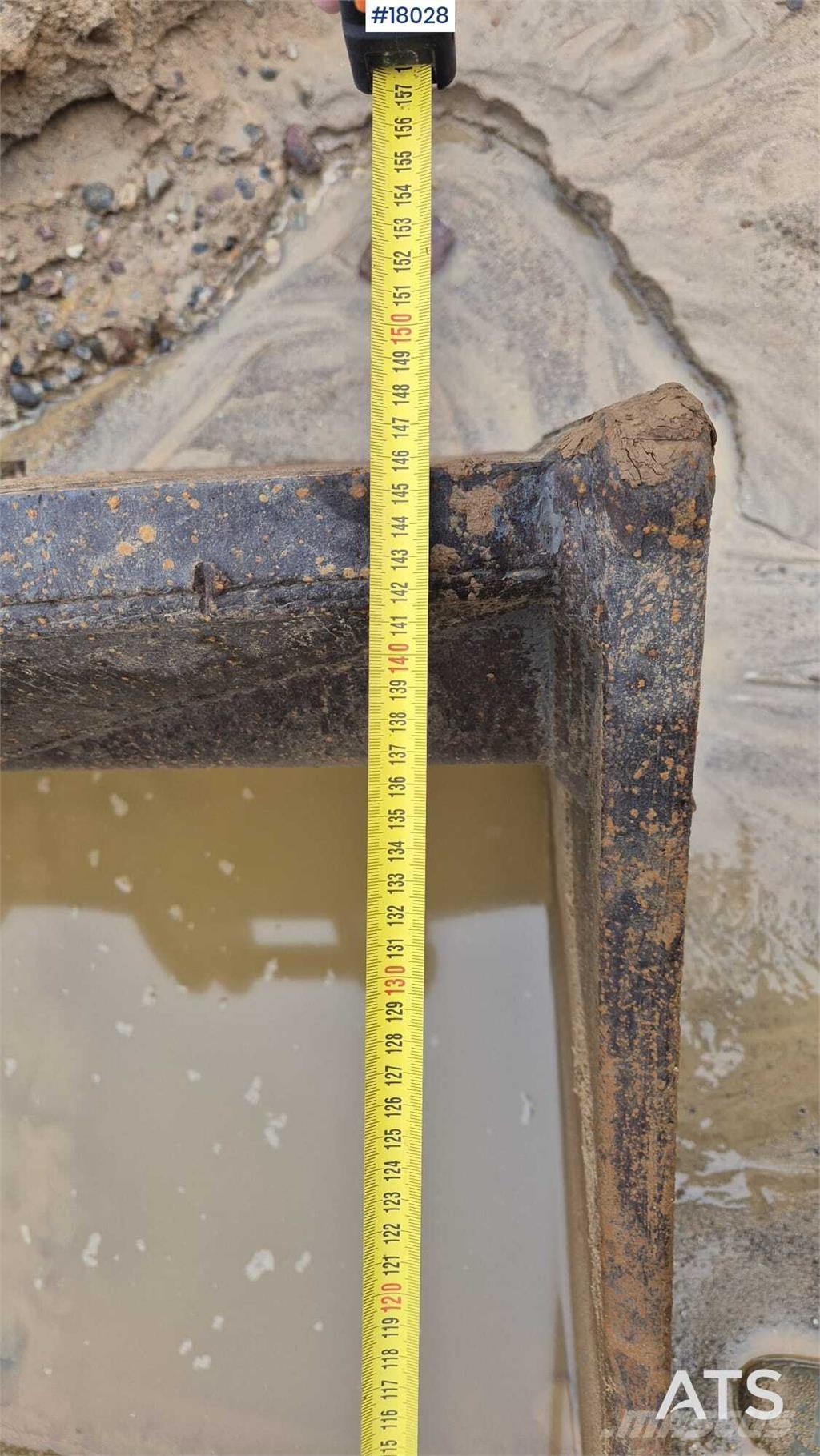 Volvo EC 300DNL حفارات زحافة