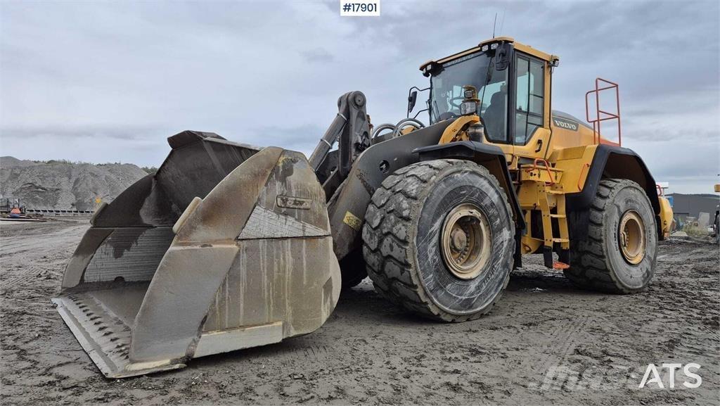 Volvo L220H لوادر بعجل