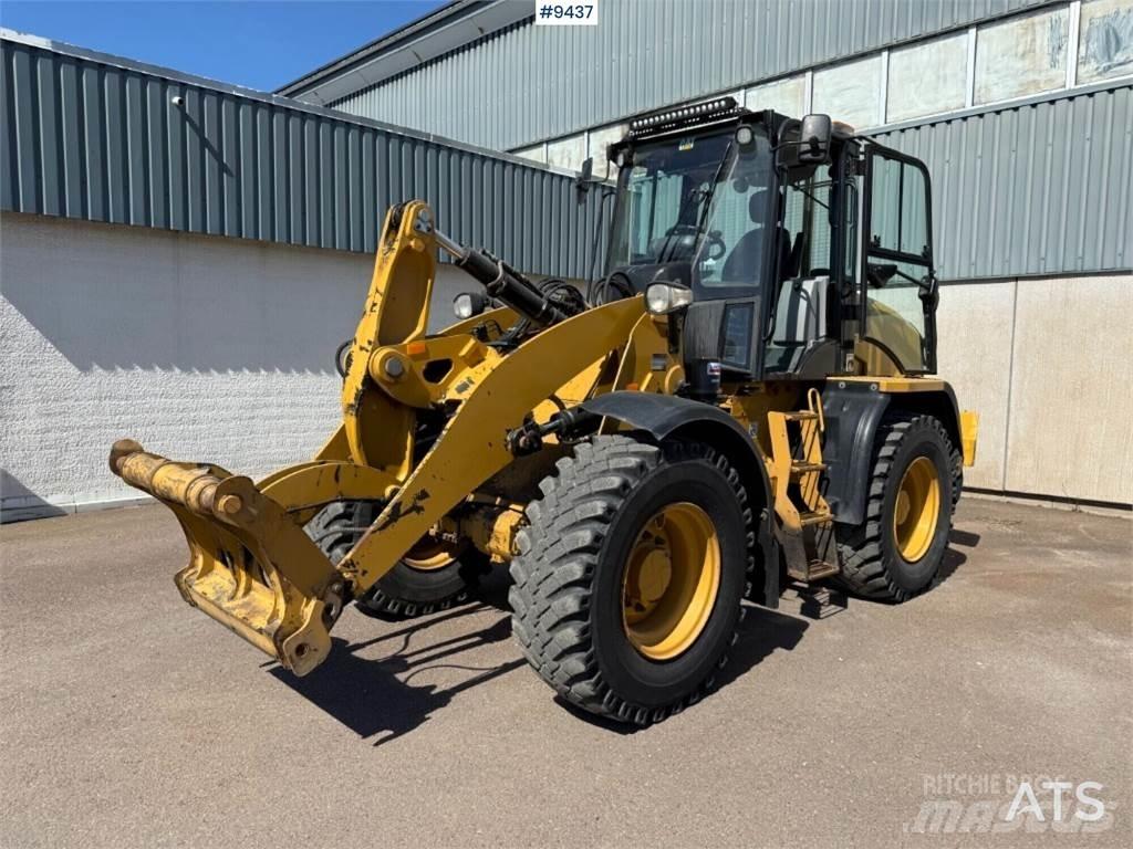 CAT 910K بلدوزرات بعجلات
