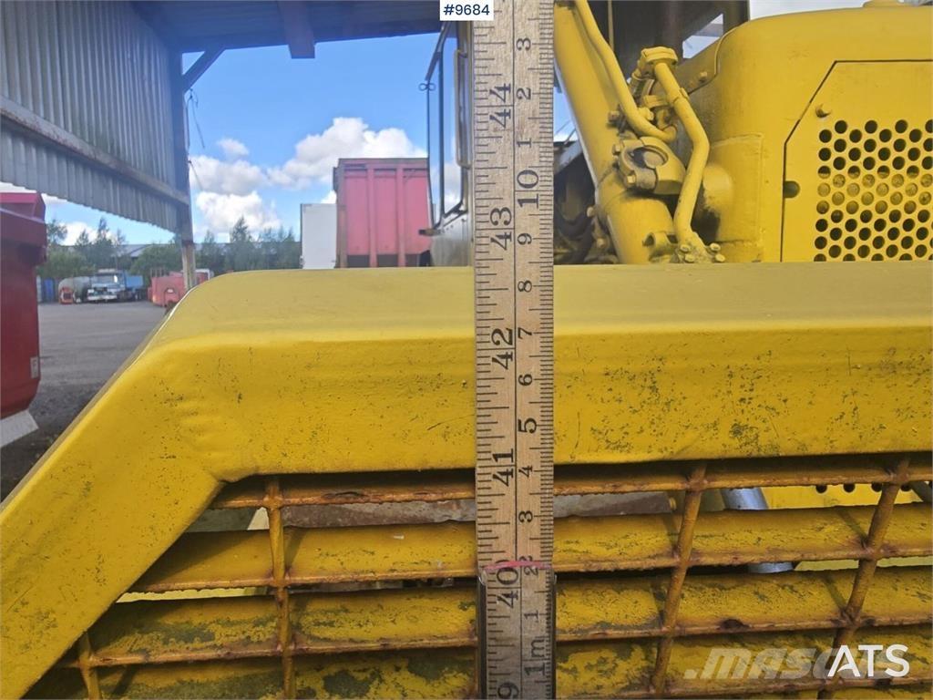 CAT D4D LGP بلدوزرات مجنزرة