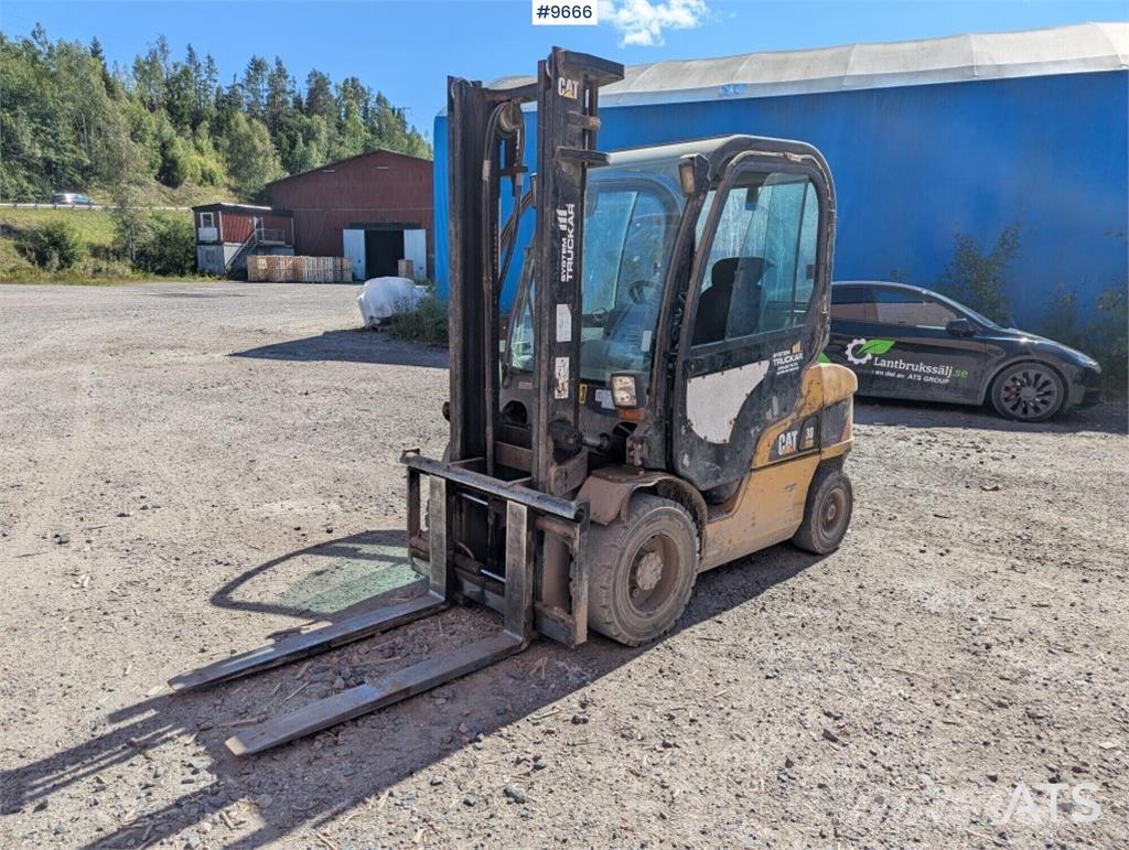 CAT DP30N شاحنات الديزل