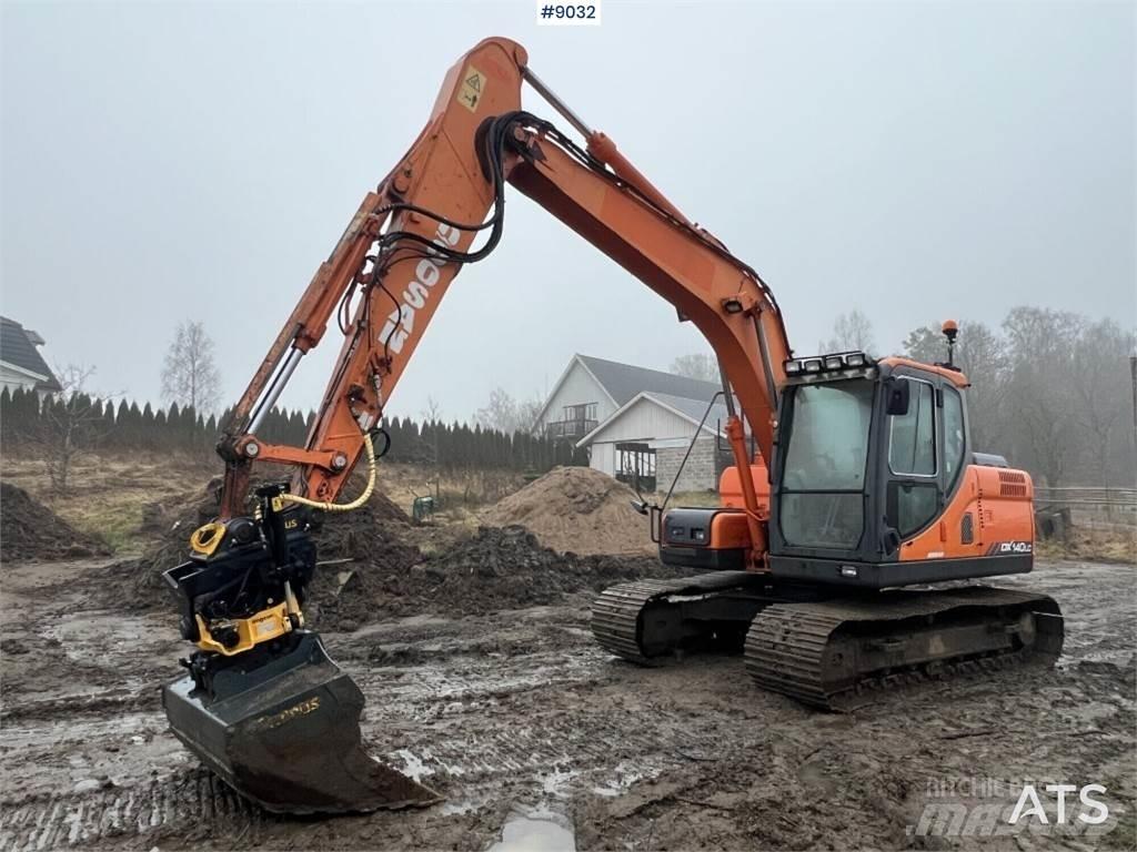 Doosan DX140LC حفارات زحافة