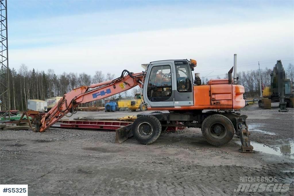 Hitachi EX165W حفارات زحافة