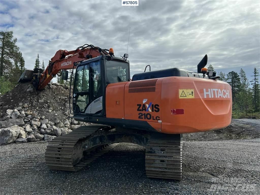 Hitachi ZX210LC-5B حفارات زحافة
