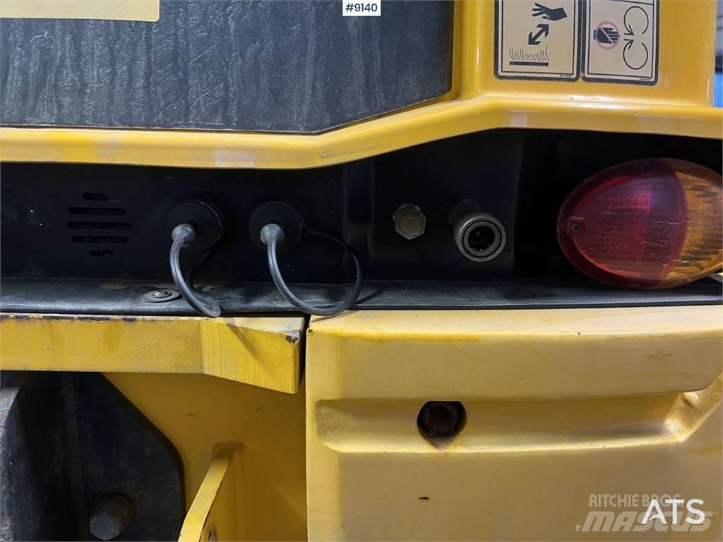 JCB 409 T4 بلدوزرات بعجلات