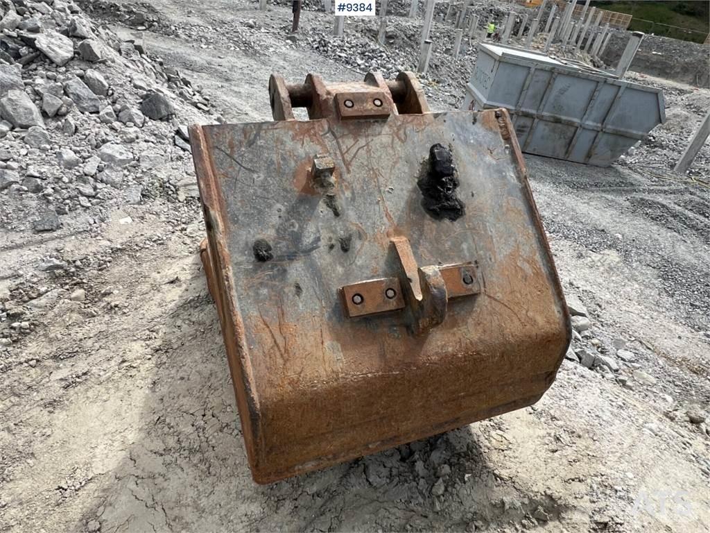 Komatsu PC210LC-8 حفارات زحافة