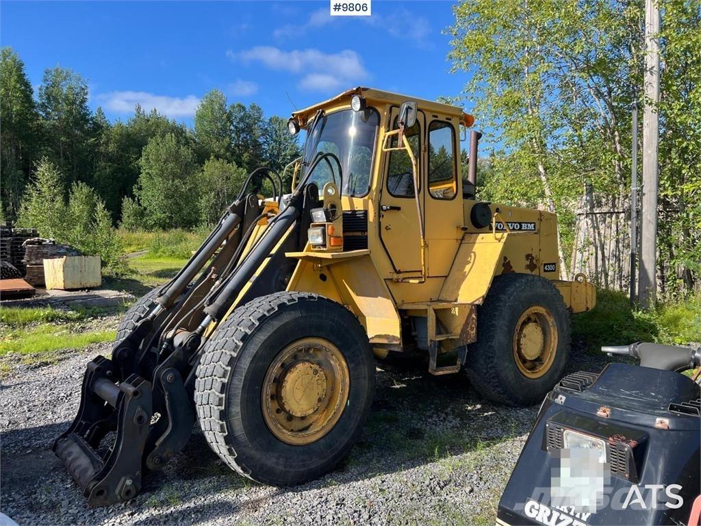 Volvo BM 4300 لوادر بعجل
