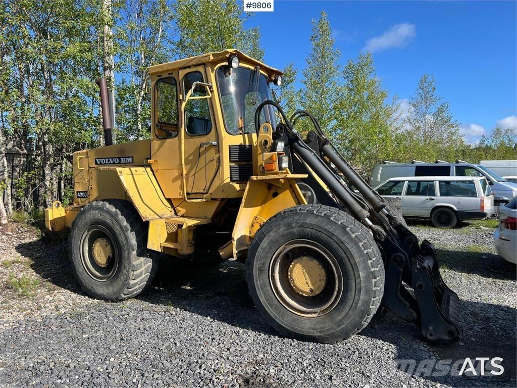 Volvo BM 4300 لوادر بعجل