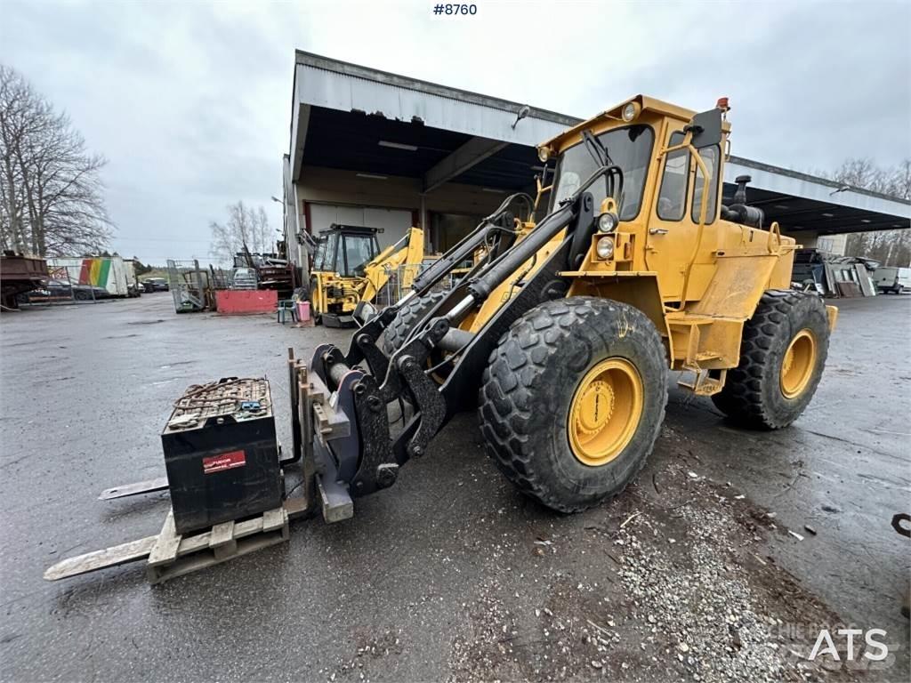 Volvo BM 4400 بلدوزرات بعجلات