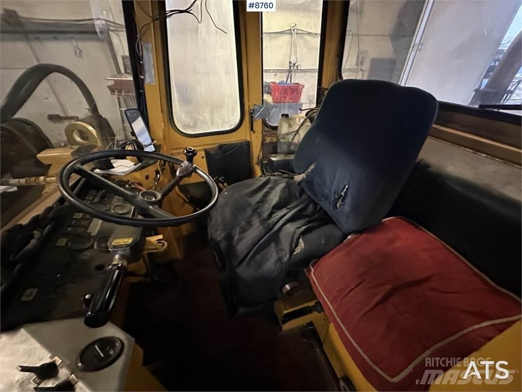 Volvo BM 4400 بلدوزرات بعجلات